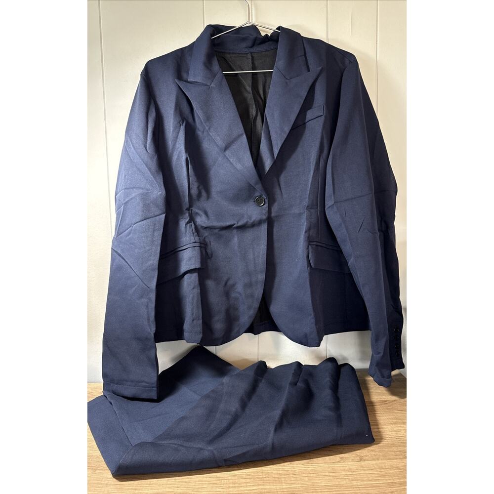 Navy Blue Women’s Pant Suit Size 2XL Skirt And Blazer New GG